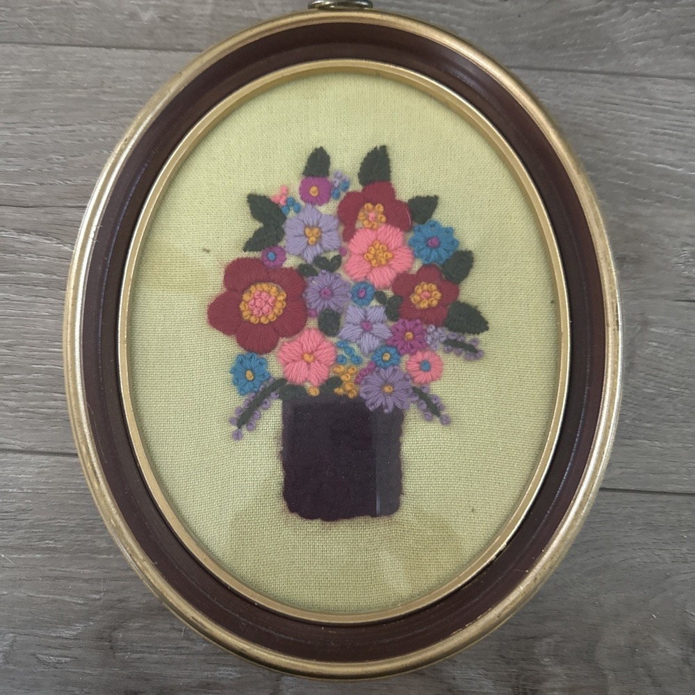 Vintage‎ Floral Handmade Crewel Art Embroidered Flowers Oval Frame Cottage Core